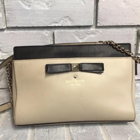 👛🥂 HOST PICK 👛🥂KATE SPADE LEATHER CREAM AND BLACK CROSSBODY BAG EUC - Picture 4 of 14